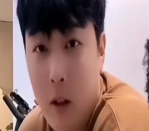 为何突然离开广东退役24岁中锋公开回应霸凌,提到杜锋,释然了