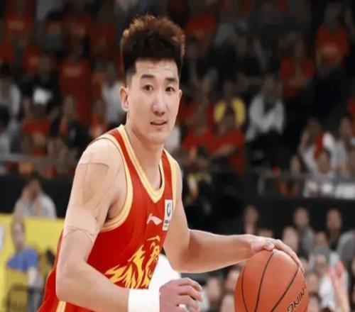 广厦G2半场压制深圳!孙铭徽盘活全队,塔克+2首发齐爆,托弗9中1