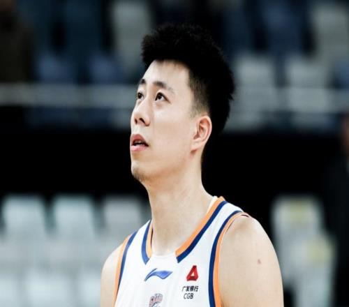 丁俊晖观战!北京半场落后上海20分遭吊打周琦3中0古德温17+6