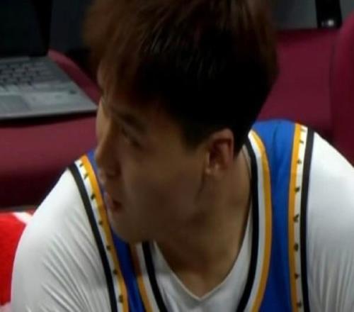 发挥糟糕,赵睿4中1取3分5失误&末节犯满离场,正负值15