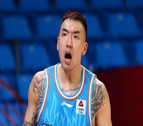 从游泳少年到小鲨鱼！无缘国家队的他，凭什么成山东图腾