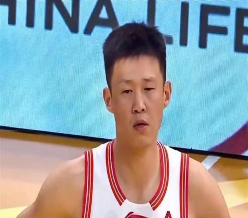 随着深圳力克广厦，季后赛乱了！一场连伤4人，周鹏关键三分致胜