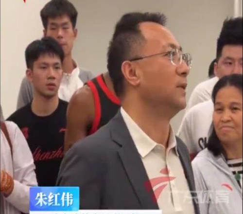 掀翻广厦！广东体育局领导现场赞扬深圳将士，十个字让杜锋尴尬