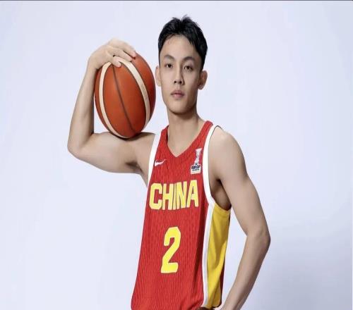 广东男篮动态更新！徐杰正式退出国家男篮集训营，杜锋留在广东，胡明轩付出全部，朱芳雨积极操作