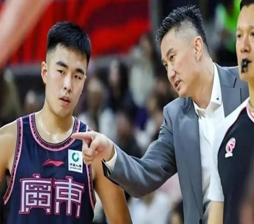 3位球员1位教练！猜测这4人今夏很可能离队，焦泊乔黄明依在列