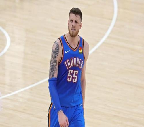 文班33+8+3封盖独享历史第1，MVP19分奇兵迷失圣城，雷霆不敌马刺