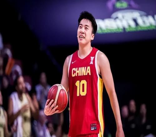 耐高颁奖嘉宾重量级！王俊杰颁发纪念T恤，小丁与艾伦颁发MVP奖杯