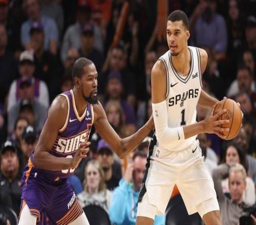 满屏都是外星人二十年后NBA首发1后卫+4文班篮球真要这么玩