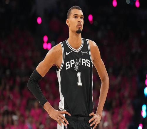 Shams:文班G5赛后未接受采访,遭到NBA官方警告
