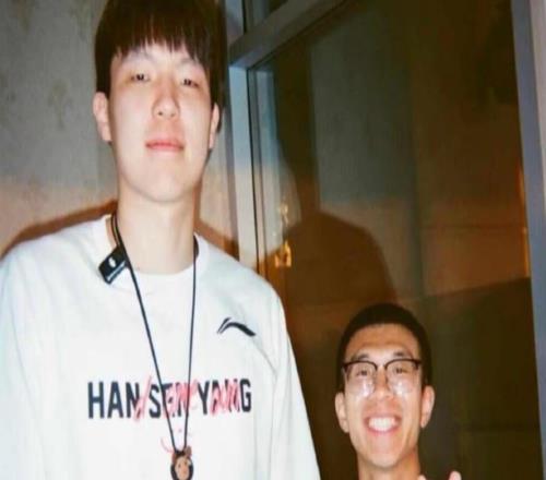 基本告别杨瀚森!得不到开拓者续约,但刘翻译前途无量!