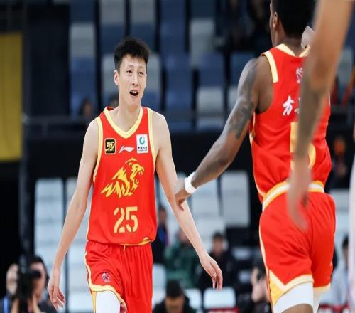 顶薪合约到期！CBA昔日顶尖后卫急剧下滑，季后赛场均0分遭冷藏