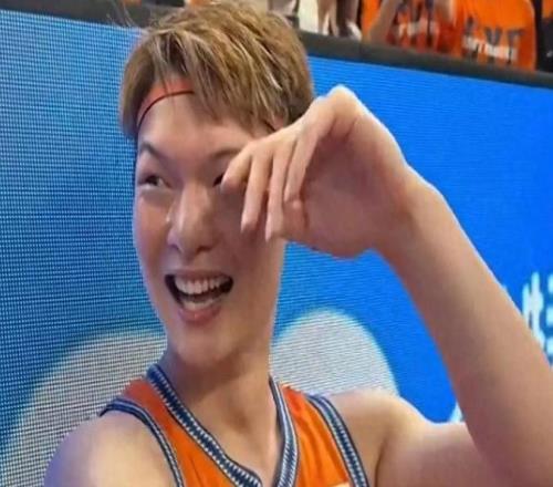 王哲林凭什么夺冠多数球迷一致认为，凭的是毫无争议的运气