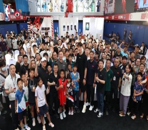 杨瀚森北京见面会圆满落幕，新秀赛季成长故事感动全场