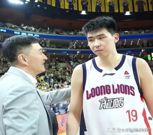 CBA下赛季分组出炉徐昕打杜锋4次广东与北京交手4次赵睿很开心
