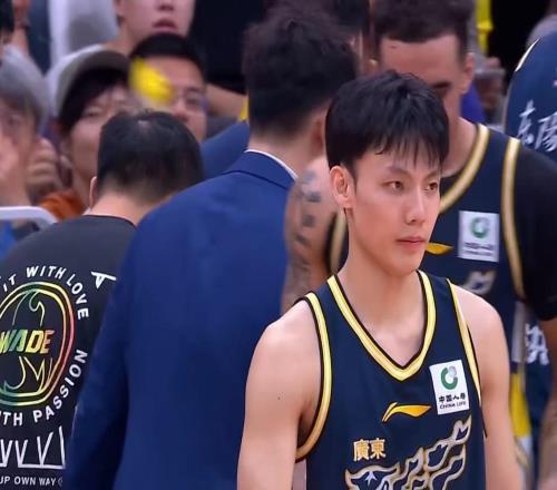 机会来了！CBA强力锋线身价大暴跌，广东队将出手截胡