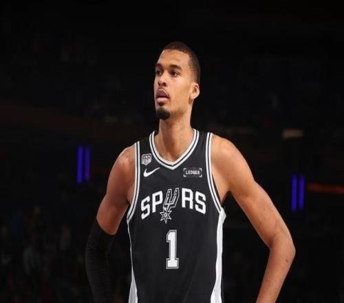 NBA文班完成救赎，马刺客场扳回一城
