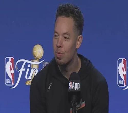 马刺0比2落后，米奇约翰逊直言球队“不自律”