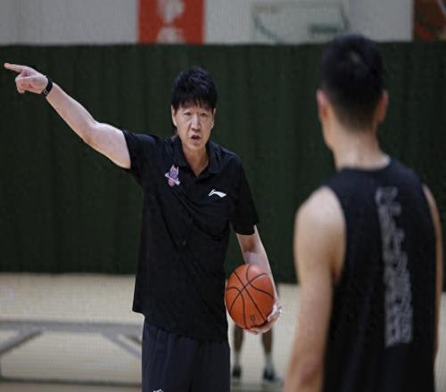 正式官宣！山东男篮今夏离队第1人出炉，邱彪得力助手告别离开