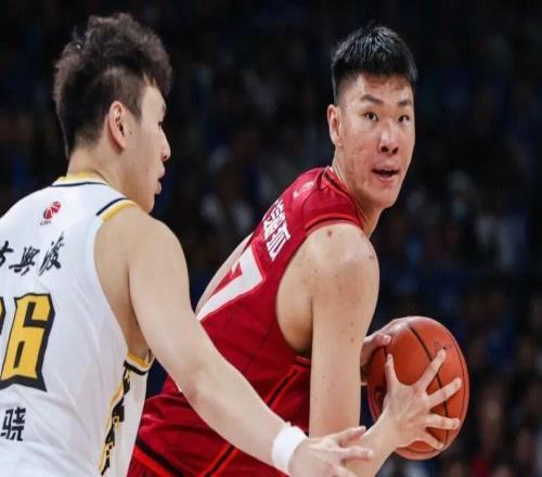 CBA休赛季动态速递！上海男篮追逐焦泊乔，山西接触上海男篮控卫，范子铭主动联系辽宁男篮，两支球队报价杨鸣