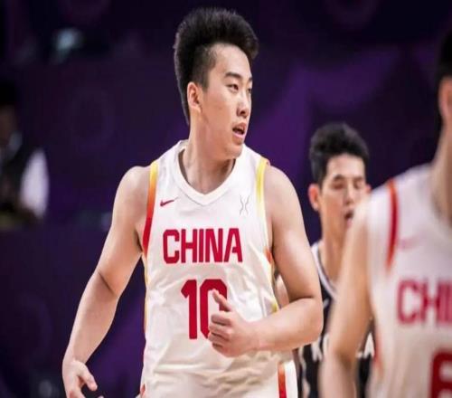 杨瀚森NBA打成那样，国家队还把他当救命稻草