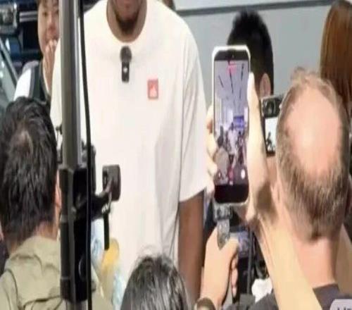 刚刚！有人拍到NBA巨星在东莞寮步！