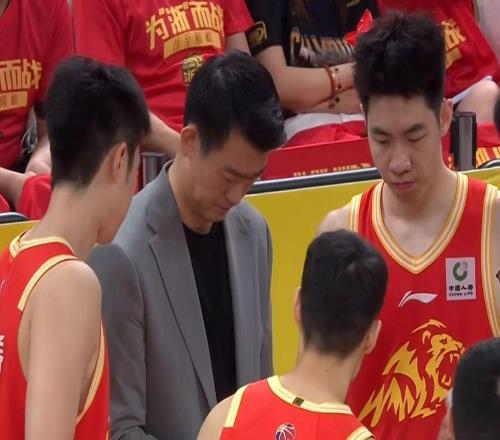 广厦9288深圳，拿半决赛赛点！孙铭徽险再伤，深圳一大劣势明显