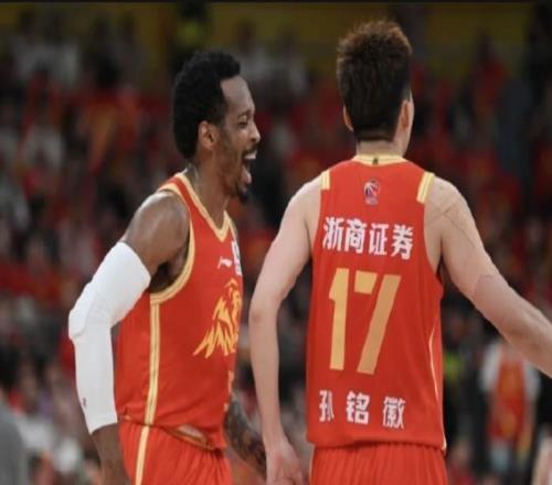 媒体人：广厦攻防两端都太稳了，深圳人员短缺却足够顽强