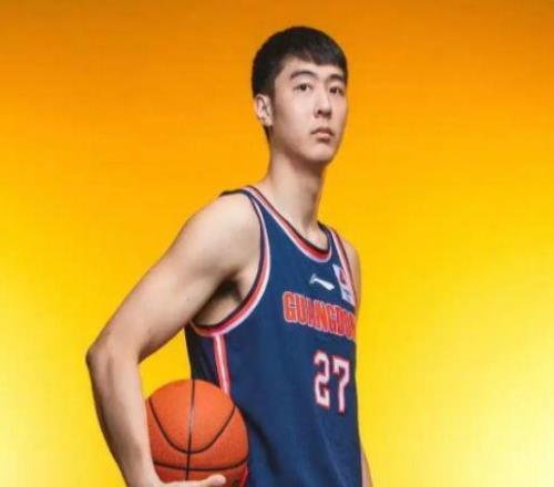 23岁张明池辟谣：离开广东男篮是因为家庭原因并非被杜锋骂走