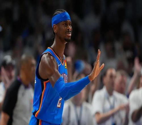 NBA哈腾夹臂扯发引争议,亚历山大:他是我们的脊梁