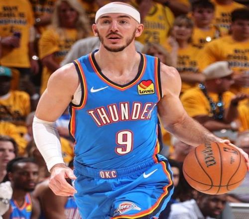 球迷高呼一替补球员MVP！西决两场轰48分，秃曼巴无愧雷霆真大腿