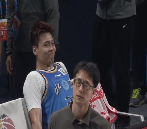 北京队惨败上海男篮！CBA国手后卫不打了，或被许利民清洗离队