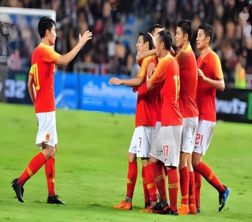 因祸得福！韩鹏迫不得已让久违锋霸本轮首发，他却直接破门爆发