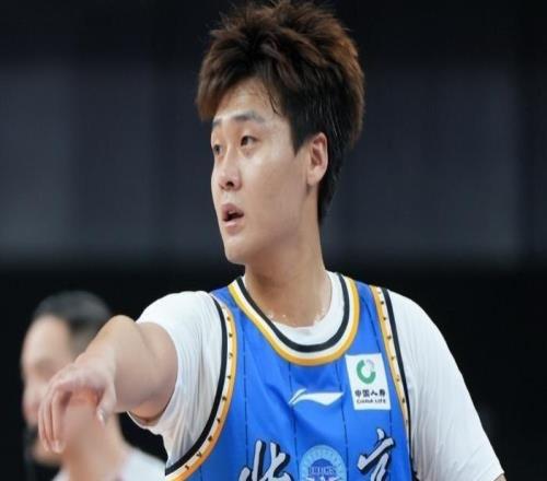 12！北京不敌上海，赛后还有4个坏消息，周琦和球队貌合神离