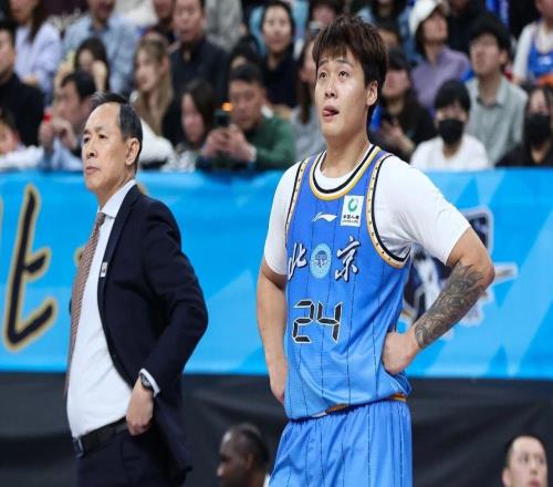 赵睿引北京球迷愤怒山东男篮放弃于德豪广东后卫张文逸加盟福建