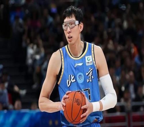 三巨头发威，上海客场15分碾压北京！周琦赵睿集体迷失