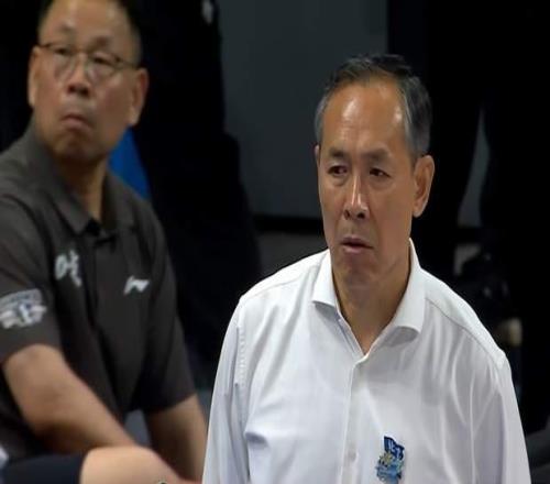 北京男篮输在哪杨鸣一针见血，说得太扎心了，许利民还有招吗