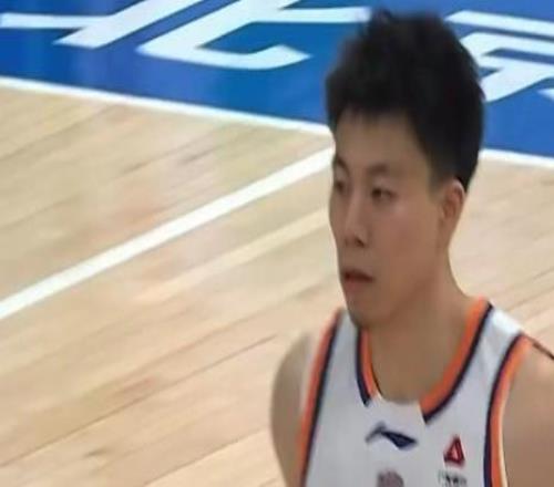 锋线对决完败，曾凡博5中1仅得到5分，张镇麟砍14分6板2断