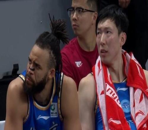 北京主场崩盘无缘总决赛引热议！记者：谁在为球队拼命球迷有答案