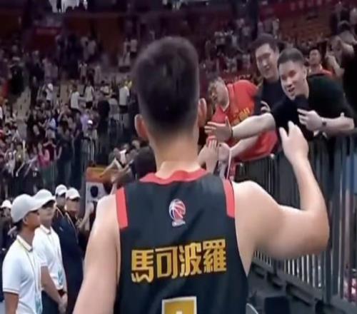 媒体人：周鹏与深圳的合同今夏到期，不排除退役回归家庭的可能