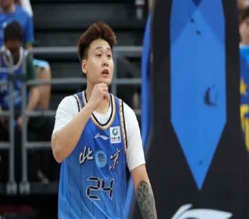 球迷骂赵睿滚蛋，他依旧微笑面对！关键两战10中3大V：令人遗憾
