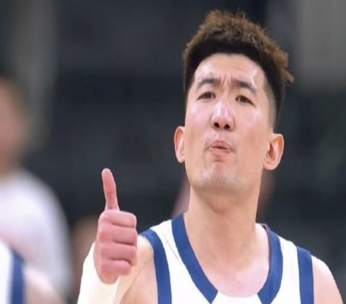媒体人：孙铭徽双脚肿胀千里驰援球队，堪比CBA版威利斯里德归来
