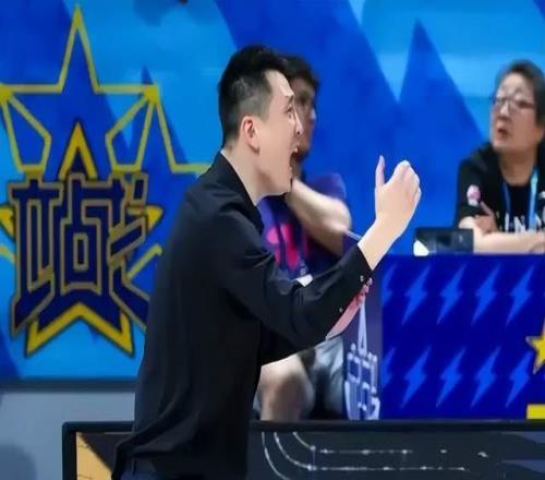 上海为何能逆转卢伟哽咽给出答案，杨鸣一针见血，许利民或下课