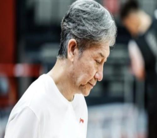 郑永刚：球队现在只剩两名外援，今晚我们要打出血性全力以赴