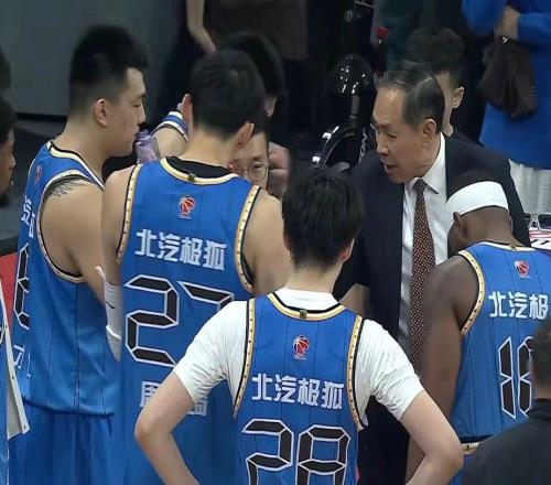 北京男篮六人合同到期，陈盈骏方硕续约情况基本确定，四外援离队