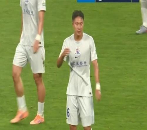 累积四黄停赛,申花队杨泽翔将缺席下轮客战青岛西海岸的比赛