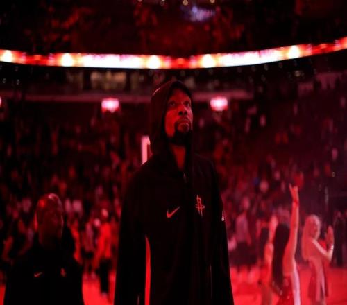 杜兰特代表五支不同球队入选最佳阵容，成为NBA历史首人