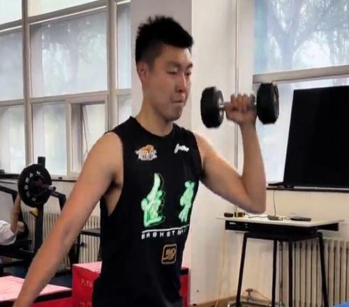 辽篮正式恢复训练！赵继伟和原帅免费线上教学，张峻豪制霸野球场