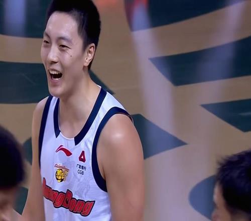 完爆徐杰+碾压胡明轩!广东16岁小将打成大腿,或被朱芳雨截胡