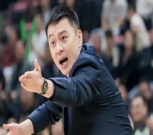 CBA男篮动态速递!杨鸣已敲定签约CBA球队,徐杰抵美特训,总决赛G1全部采用外籍裁判