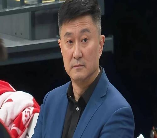 宏远早报!杜锋或将继续高升,黄明依自费特训,家政度假不忘苦练